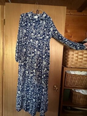 Wrap London Women's Blue Floral Long Sleeve Maxi Dress